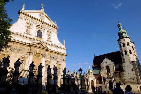 KOŚCIÓŁ ŚWIĘTYCH PIOTRA I PAWŁA, ul. Grodzka 52