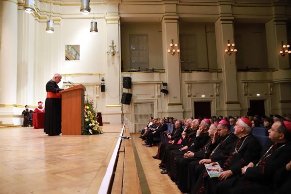 Pontyfikat dla Kościoła i świata