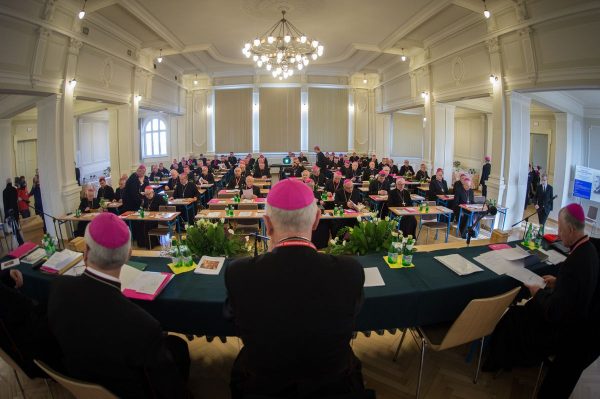 Biskupi na Dzień Papieski: potrzeba ojców, którzy potrafią pełnić swoją rolę