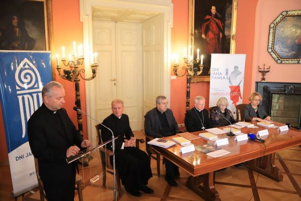 Konferencja prasowa przed 13. Dniami Jana Pawła II oraz 2. Światowym Dniem Ubogich