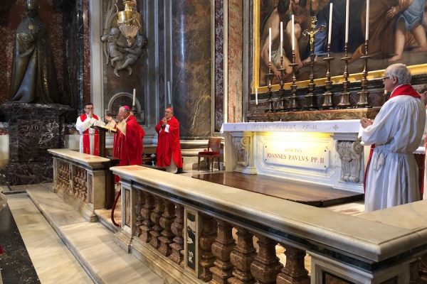 Abp Jędraszewski przewodniczył Mszy przy grobie św. Jana Pawła II