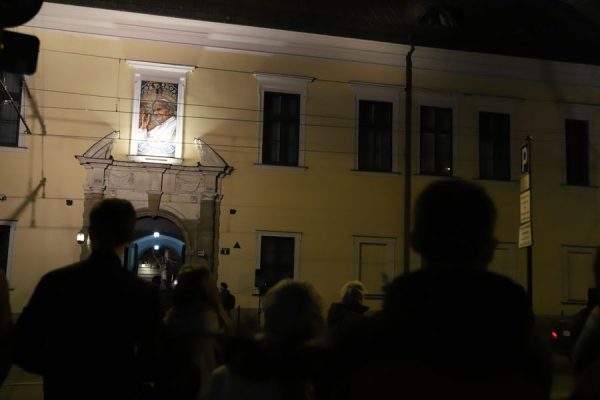 „Czternaście lat temu, Jan Paweł II narodził się dla nieba”. Modlitewne czuwanie w 14. rocznicę śmierci Ojca Świętego