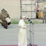Pożegnanie papieża Jana Pawła II na lotnisku Balice kończące I pielgrzymkę do Polski.