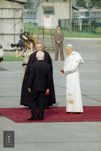 Pożegnanie papieża Jana Pawła II na lotnisku Balice kończące I pielgrzymkę do Polski.