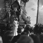 Papież Jan Paweł II przemawia podczas spotkania ze społecznością Katolickiego Uniwersytetu Lubelskiego w bazylice jasnogórskiej.