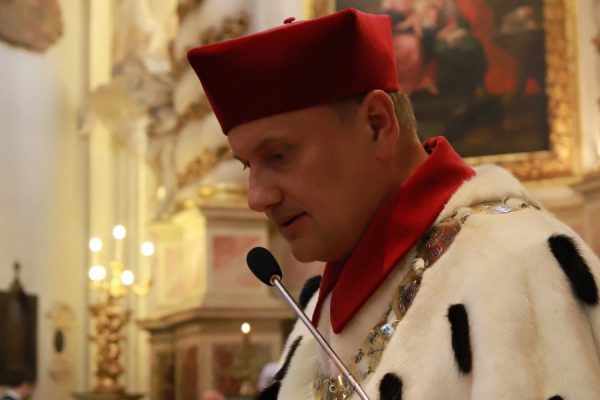 Rektor UPJPII: św. Jan Paweł II szczególnym świadkiem przemieniającego działania Chrystusowej miłości