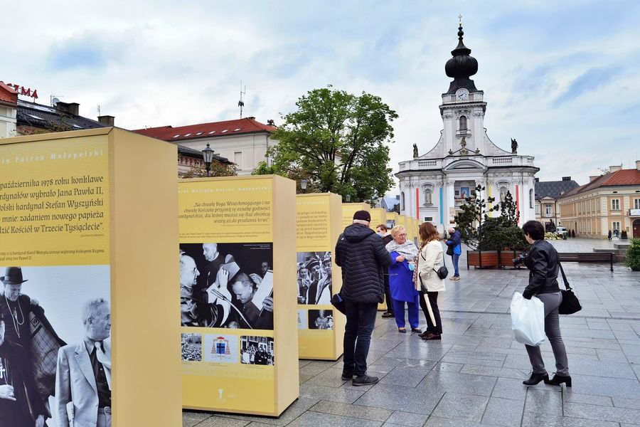 Wyjątkowe wystawy na 101. urodziny św. Jana Pawła II