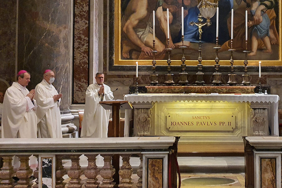 Bp Śmigiel: nauczanie św. Jana Pawła II o Kościele, rodzinie i małżeństwie domaga się ciągłego wprowadzania w życie
